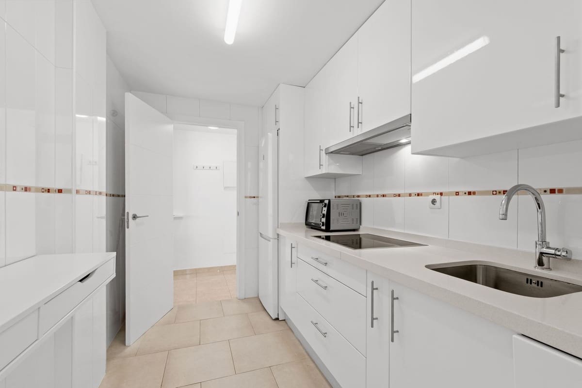 2 makuuhuone Huoneisto myytävänä paikassa Estepona mukana uima-altaan 
autotalli - 389 000 € (Ref: 9646474)