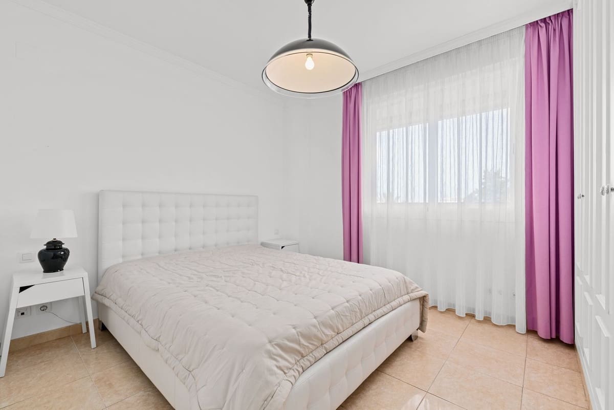 2 makuuhuone Huoneisto myytävänä paikassa Estepona mukana uima-altaan 
autotalli - 389 000 € (Ref: 9646474)