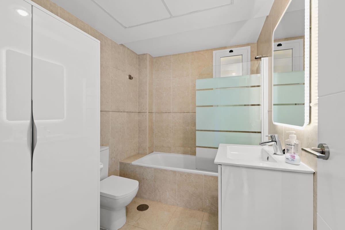 2 makuuhuone Huoneisto myytävänä paikassa Estepona mukana uima-altaan 
autotalli - 389 000 € (Ref: 9646474)