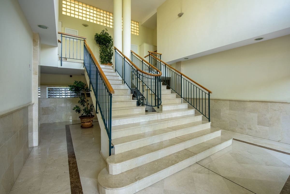 2 makuuhuone Huoneisto myytävänä paikassa Estepona mukana uima-altaan 
autotalli - 389 000 € (Ref: 9646474)