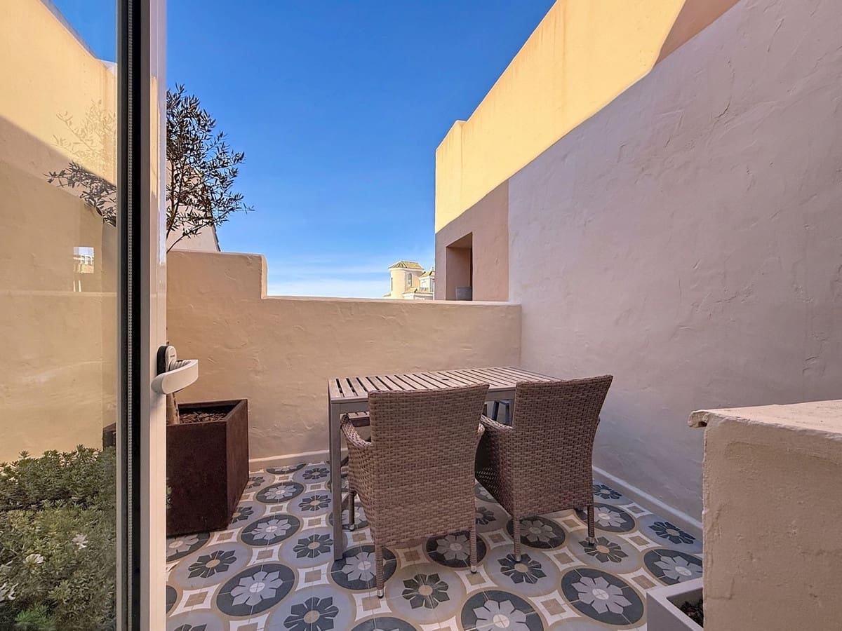 3 bedroom Penthouse for sale in La Duquesa / Puerto de la Duquesa with pool garage - € 450,000 (Ref: 9650897)