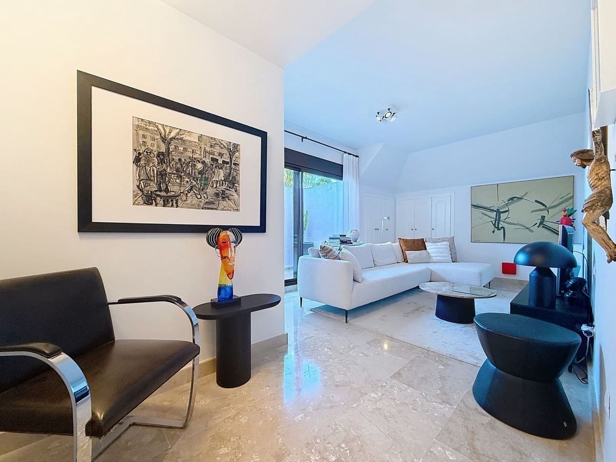 3 bedroom Penthouse for sale in La Duquesa / Puerto de la Duquesa with pool garage - € 450,000 (Ref: 9650897)