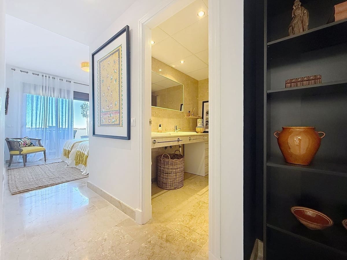 3 bedroom Penthouse for sale in La Duquesa / Puerto de la Duquesa with pool garage - € 450,000 (Ref: 9650897)