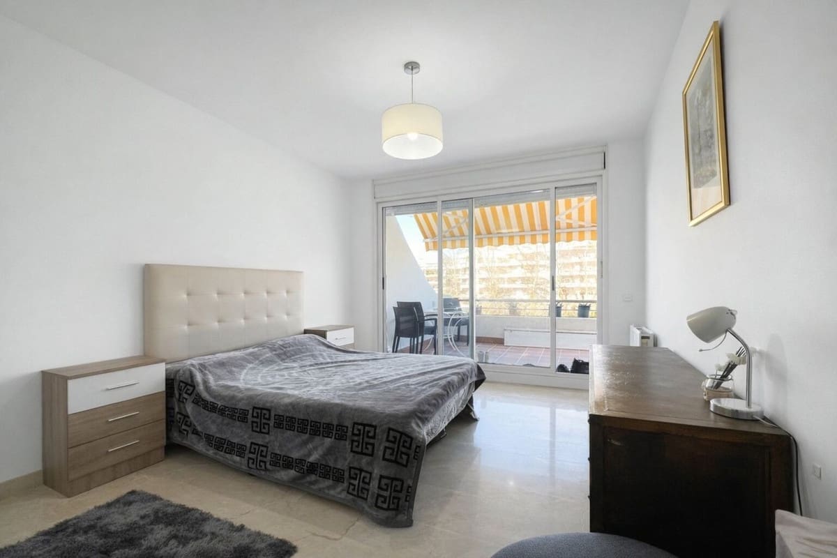 2 bedroom Apartment for sale in Guadalmina with pool garage - € 395,000 (Ref: 9652434)