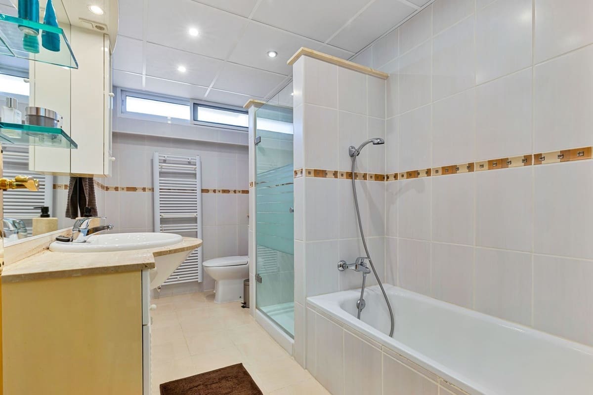 2 makuuhuone Huoneisto myytävänä paikassa Fuengirola mukana 
autotalli - 485 000 € (Ref: 9669434)