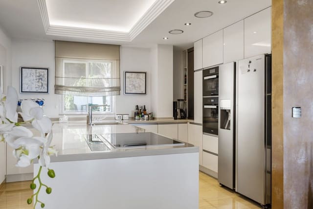 4 sypialnia Apartament na sprzedaż w Benahavís z basenem garażem - 2 650 000 € (Ref: 9669435)