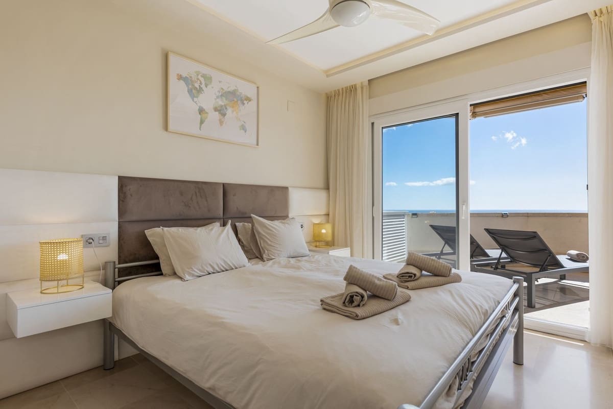 2 bedroom Apartment for sale in Estepona with pool garage - € 359,000 (Ref: 9669853)