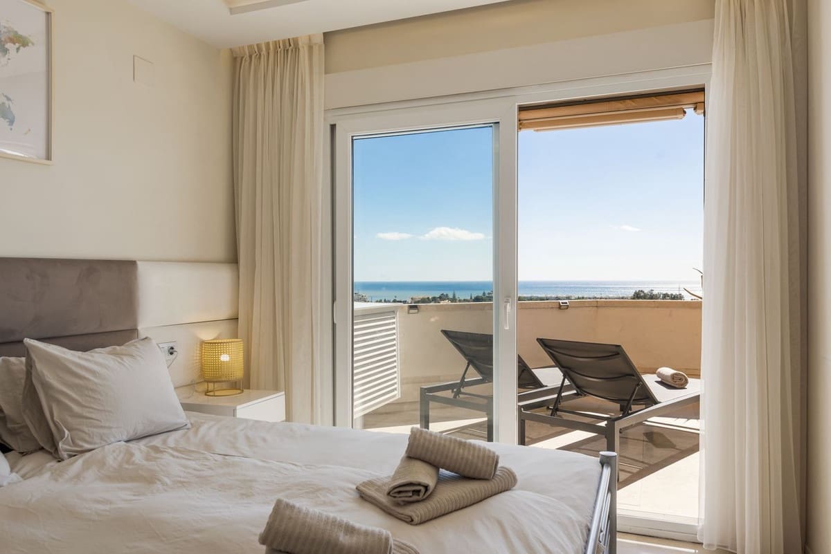 2 bedroom Apartment for sale in Estepona with pool garage - € 359,000 (Ref: 9669853)