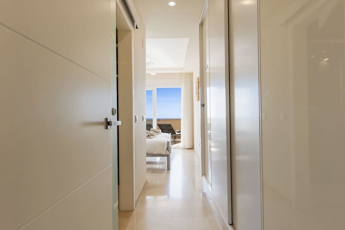 2 bedroom Apartment for sale in Estepona with pool garage - € 359,000 (Ref: 9669853)