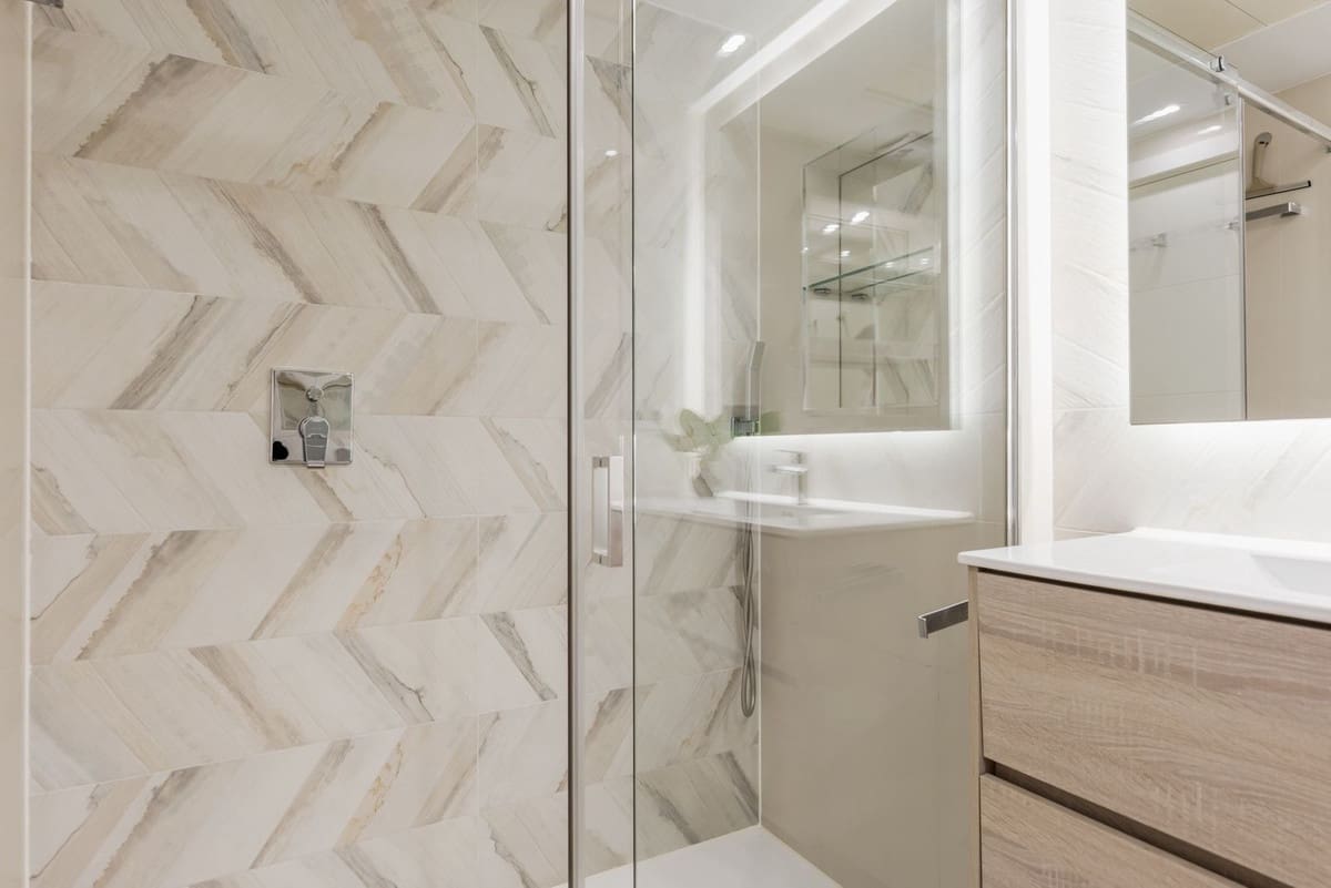 2 bedroom Apartment for sale in Estepona with pool garage - € 359,000 (Ref: 9669853)