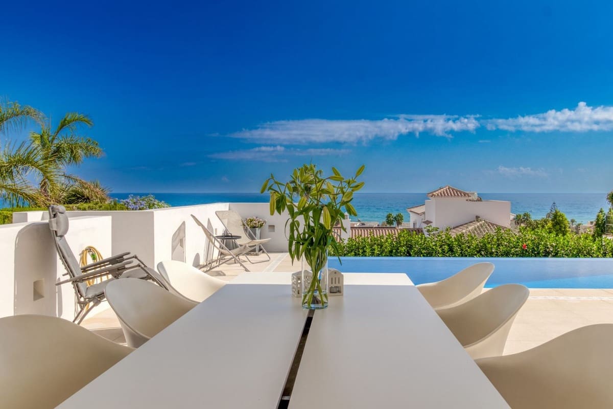 4 bedroom Villa for sale in La Cala de Mijas with pool garage - € 2,395,000 (Ref: 9672187)