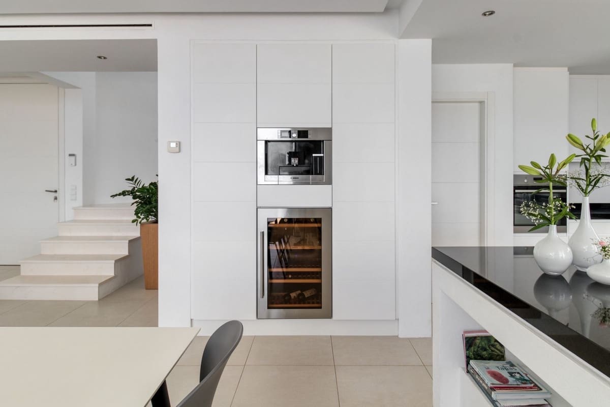 4 bedroom Villa for sale in La Cala de Mijas with pool garage - € 2,395,000 (Ref: 9672187)