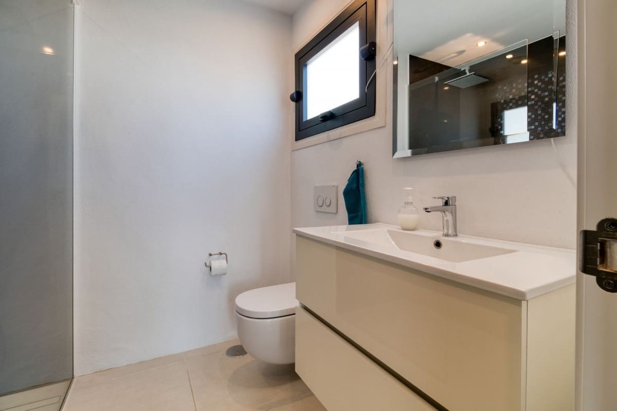 4 bedroom Villa for sale in La Cala de Mijas with pool garage - € 2,395,000 (Ref: 9672187)