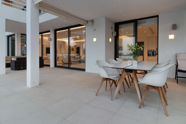 Chalet de 4 habitaciones en La Cala de Mijas, Mijas en venta con piscina garaje - 2.395.000 € (Ref: 9672187)