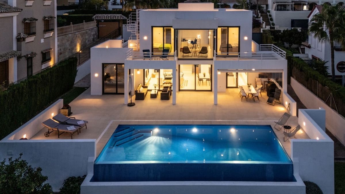 4 soveværelse Villa til salg i La Cala de Mijas med swimmingpool garage - € 2.395.000 (Ref: 9672187)