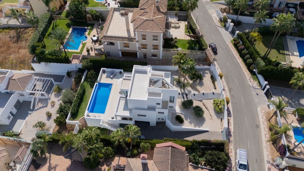 4 soveværelse Villa til salg i La Cala de Mijas med swimmingpool garage - € 2.395.000 (Ref: 9672187)