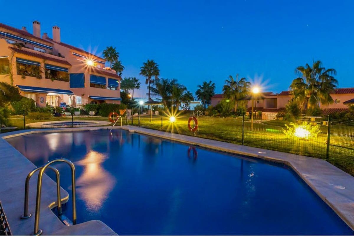 2 Zimmer Apartment zu verkaufen in Estepona mit Pool Garage - 399.000 € (Ref: 9674789)