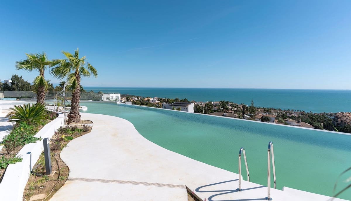 2 soveværelse Lejlighed til salg i La Alcaidesa med swimmingpool garage - € 525.000 (Ref: 9687434)