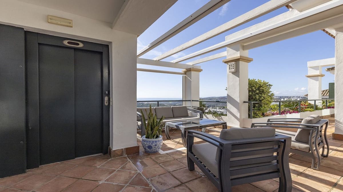 3 quarto Penthouse para venda em Bahia de Casares com piscina garagem - 650 000 € (Ref: 9687559)