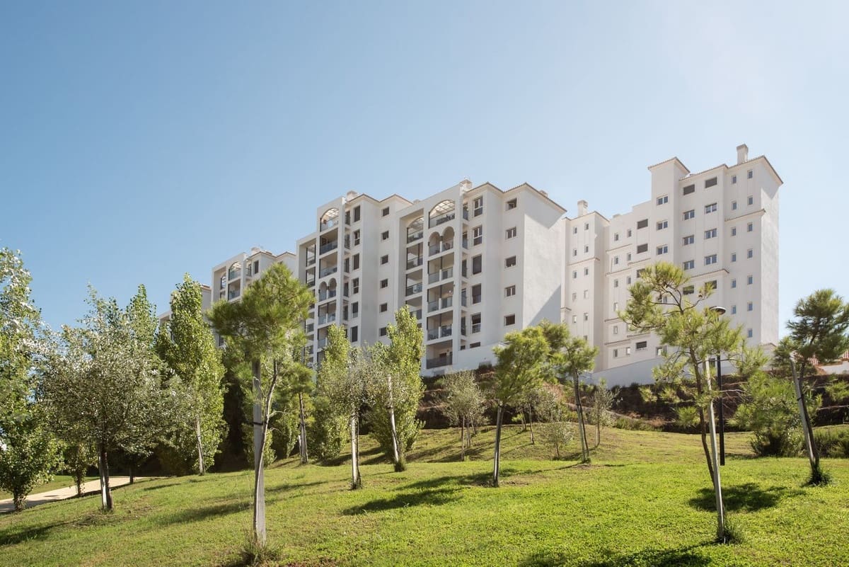 2 makuuhuone Huoneisto myytävänä paikassa Estepona mukana uima-altaan 
autotalli - 399 000 € (Ref: 9687560)