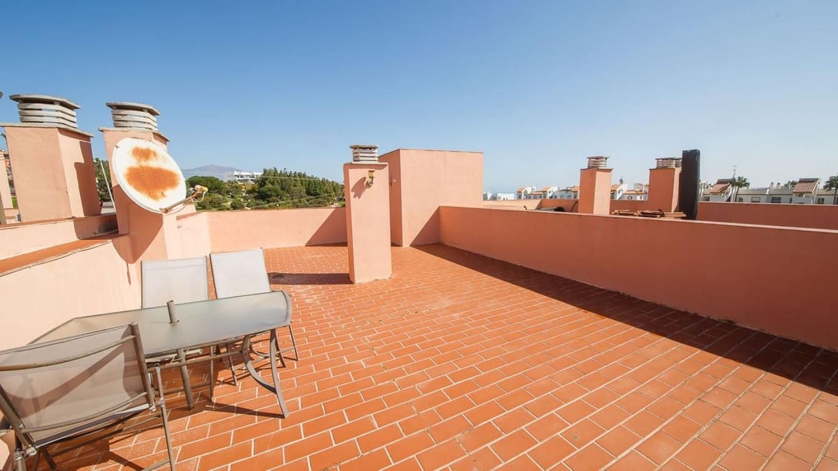 2 slaapkamer Appartement te koop in La Duquesa / Puerto de la Duquesa met zwembad garage - € 229.000 (Ref: 9688502)
