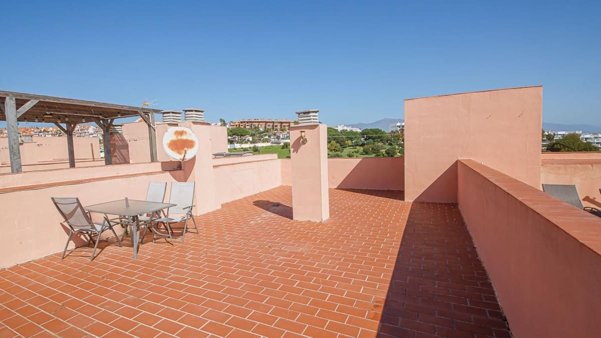 2 slaapkamer Appartement te koop in La Duquesa / Puerto de la Duquesa met zwembad garage - € 229.000 (Ref: 9688502)