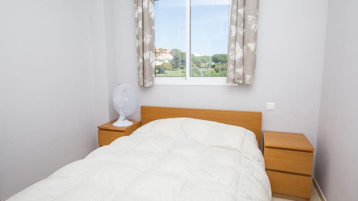 2 slaapkamer Appartement te koop in La Duquesa / Puerto de la Duquesa met zwembad garage - € 229.000 (Ref: 9688502)