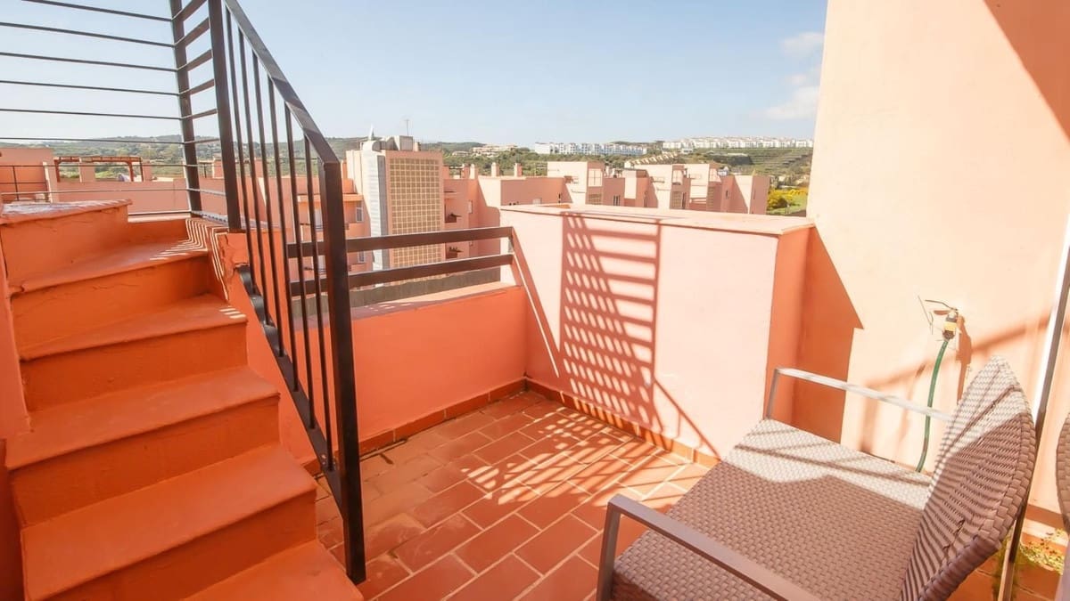 2 slaapkamer Appartement te koop in La Duquesa / Puerto de la Duquesa met zwembad garage - € 229.000 (Ref: 9688502)