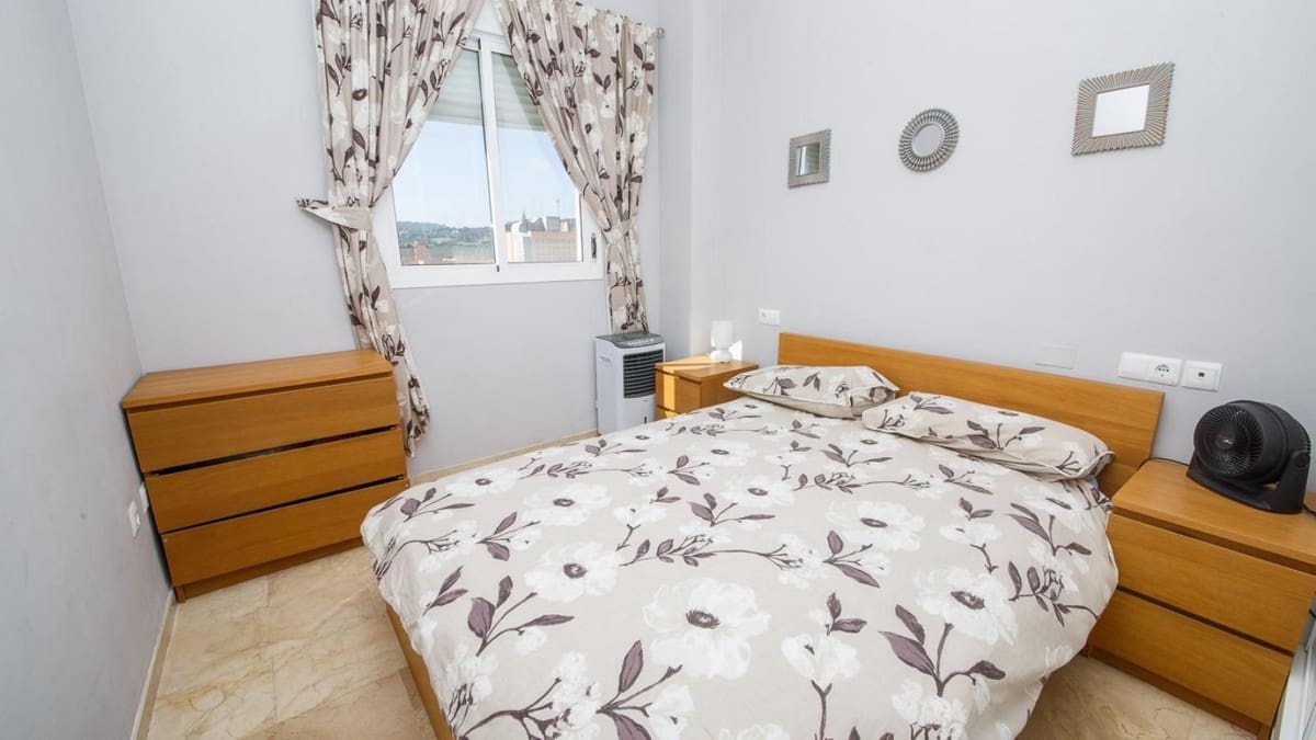 2 slaapkamer Appartement te koop in La Duquesa / Puerto de la Duquesa met zwembad garage - € 229.000 (Ref: 9688502)