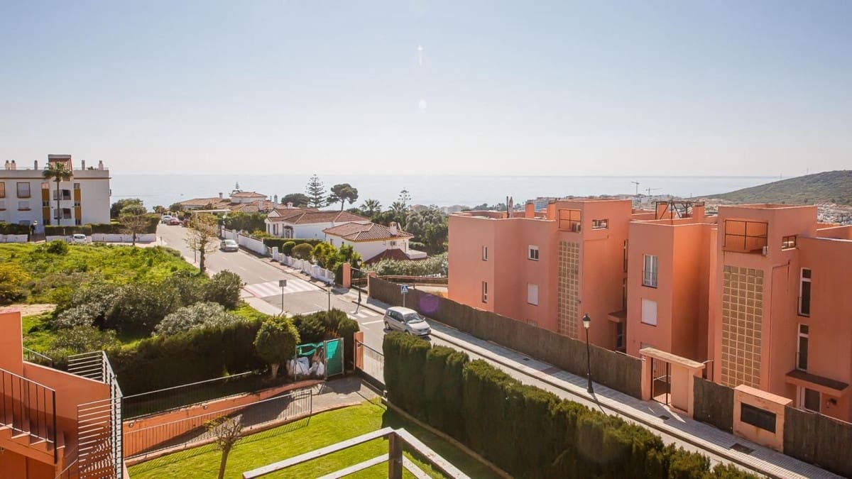 2 slaapkamer Appartement te koop in La Duquesa / Puerto de la Duquesa met zwembad garage - € 229.000 (Ref: 9688502)