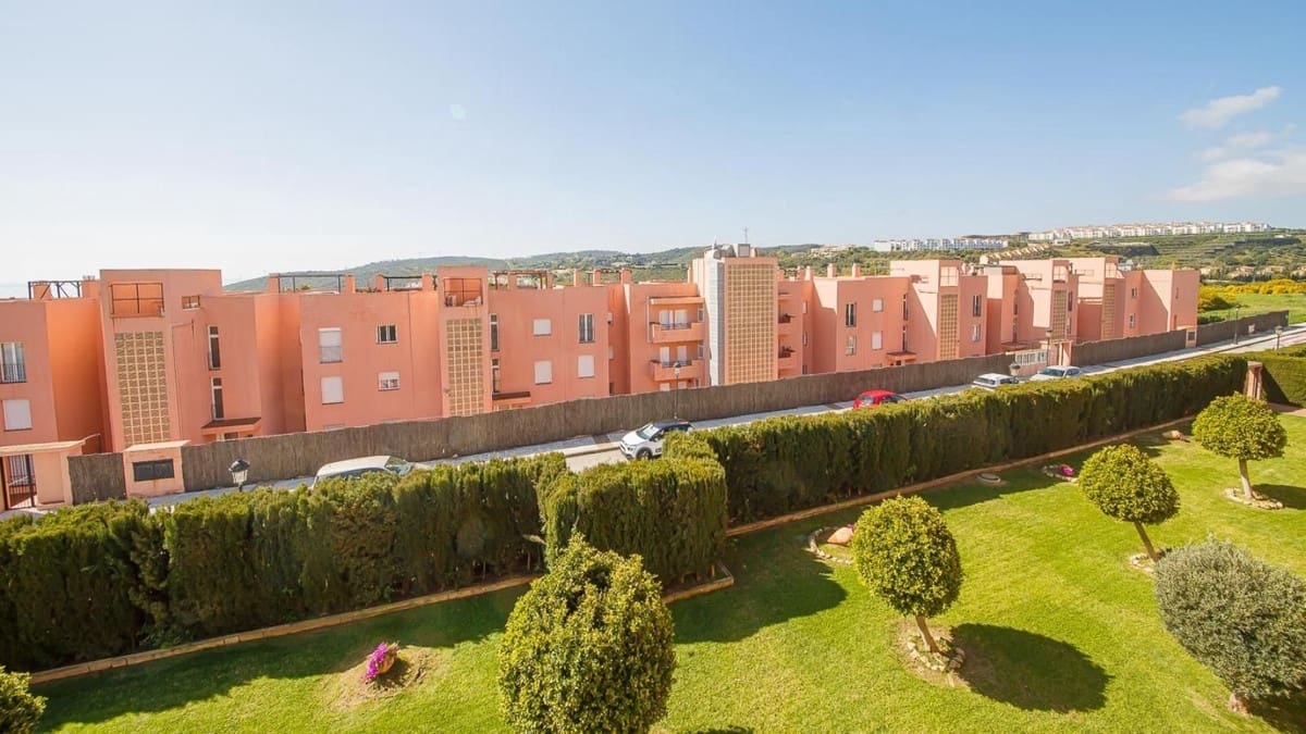 2 bedroom Apartment for sale in La Duquesa / Puerto de la Duquesa with pool garage - € 229,000 (Ref: 9688502)