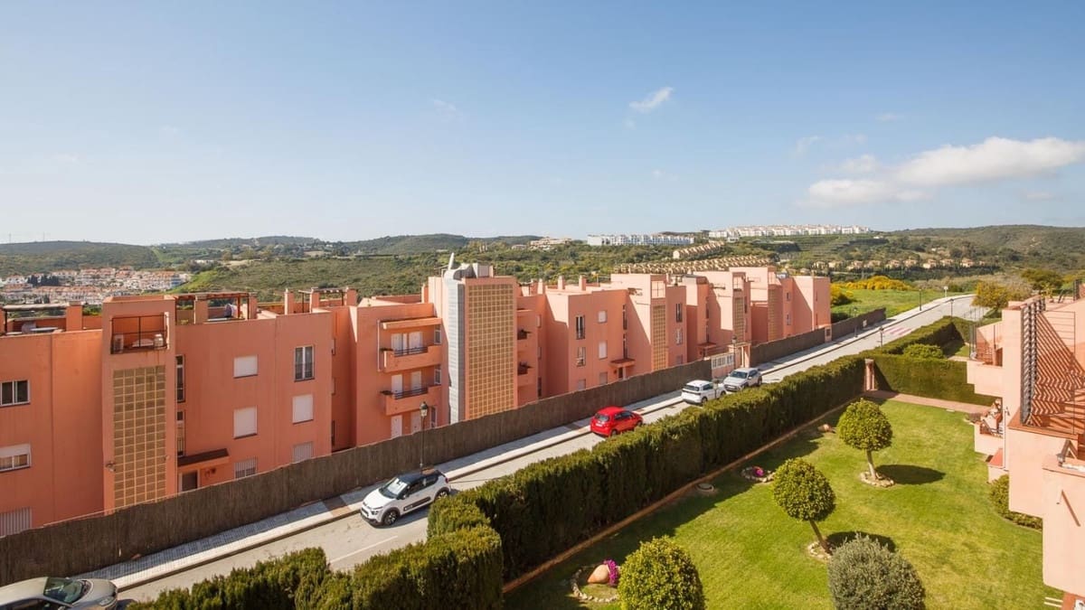 2 bedroom Apartment for sale in La Duquesa / Puerto de la Duquesa with pool garage - € 229,000 (Ref: 9688502)
