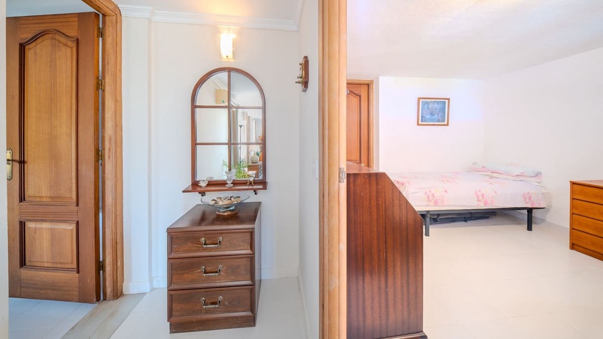 4 soveværelse Villa til salg i La Duquesa / Puerto de la Duquesa med swimmingpool garage - € 849.000 (Ref: 9688503)