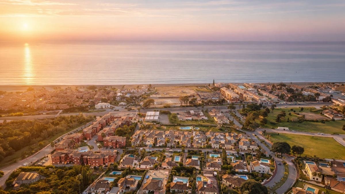 4 soveværelse Villa til salg i La Duquesa / Puerto de la Duquesa med swimmingpool garage - € 849.000 (Ref: 9688503)