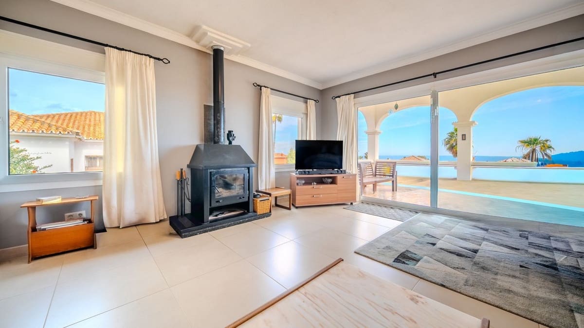 4 quarto Moradia para venda em La Duquesa / Puerto de la Duquesa com piscina garagem - 849 000 € (Ref: 9688503)