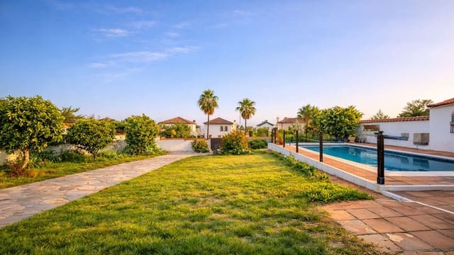 4 slaapkamer Villa te koop in La Duquesa / Puerto de la Duquesa, Manilva met zwembad garage - € 849.000 (Ref: 9688503)