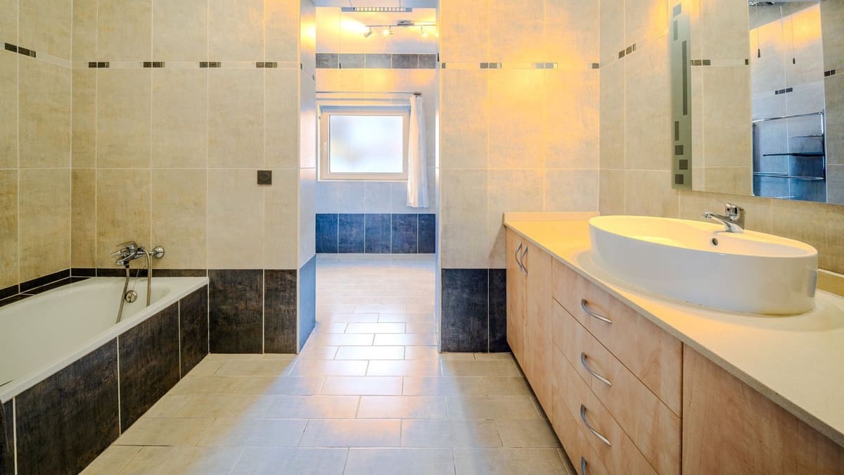 4 bedroom Villa for sale in La Duquesa / Puerto de la Duquesa with pool garage - € 849,000 (Ref: 9688503)