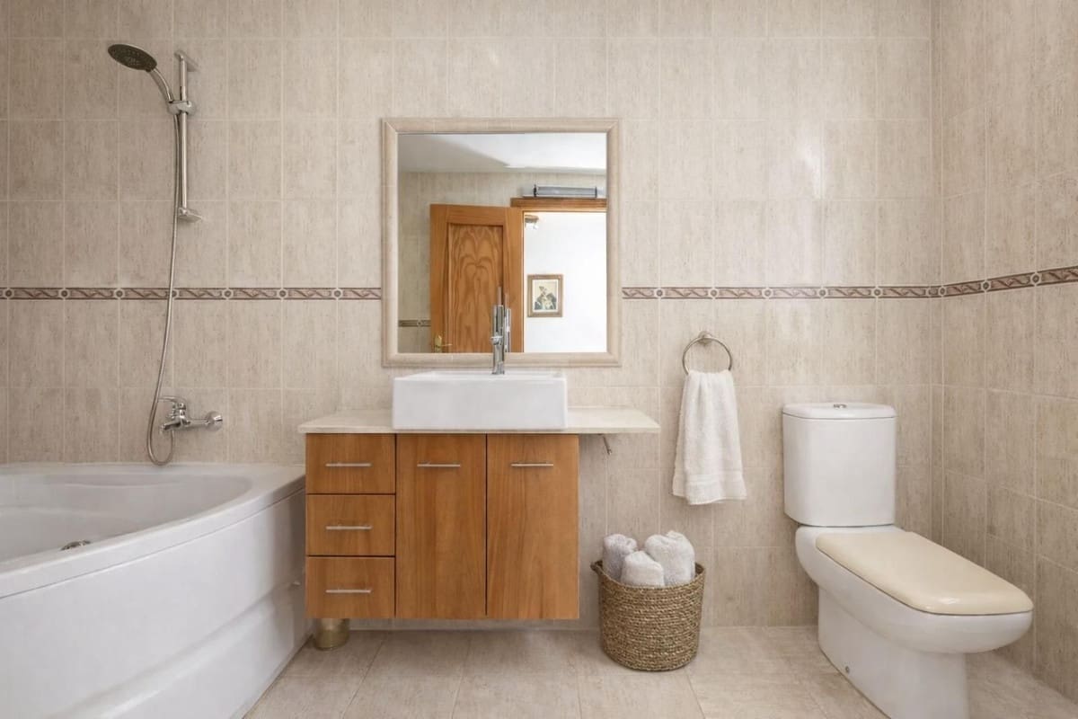 3 makuuhuone Huoneisto myytävänä paikassa Estepona mukana 
autotalli - 300 000 € (Ref: 9688504)