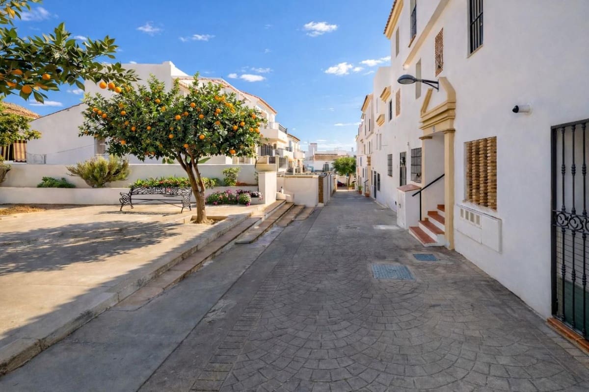 3 makuuhuone Huoneisto myytävänä paikassa Estepona mukana 
autotalli - 300 000 € (Ref: 9688504)