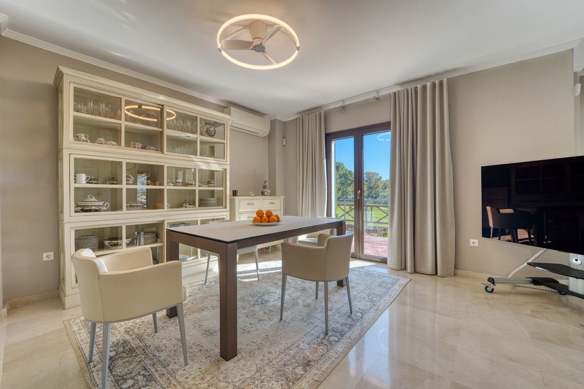 5 sovrum Villa till salu i Guadalmina med pool garage - 1 580 000 € (Ref: 9688505)