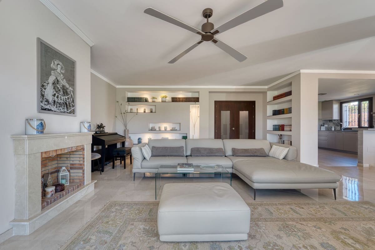 5 sovrum Villa till salu i Guadalmina med pool garage - 1 580 000 € (Ref: 9688505)