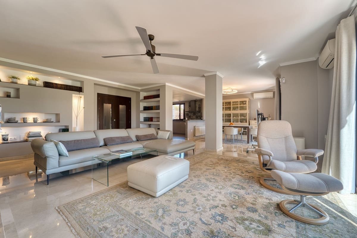 5 bedroom Villa for sale in Guadalmina with pool garage - € 1,580,000 (Ref: 9688505)