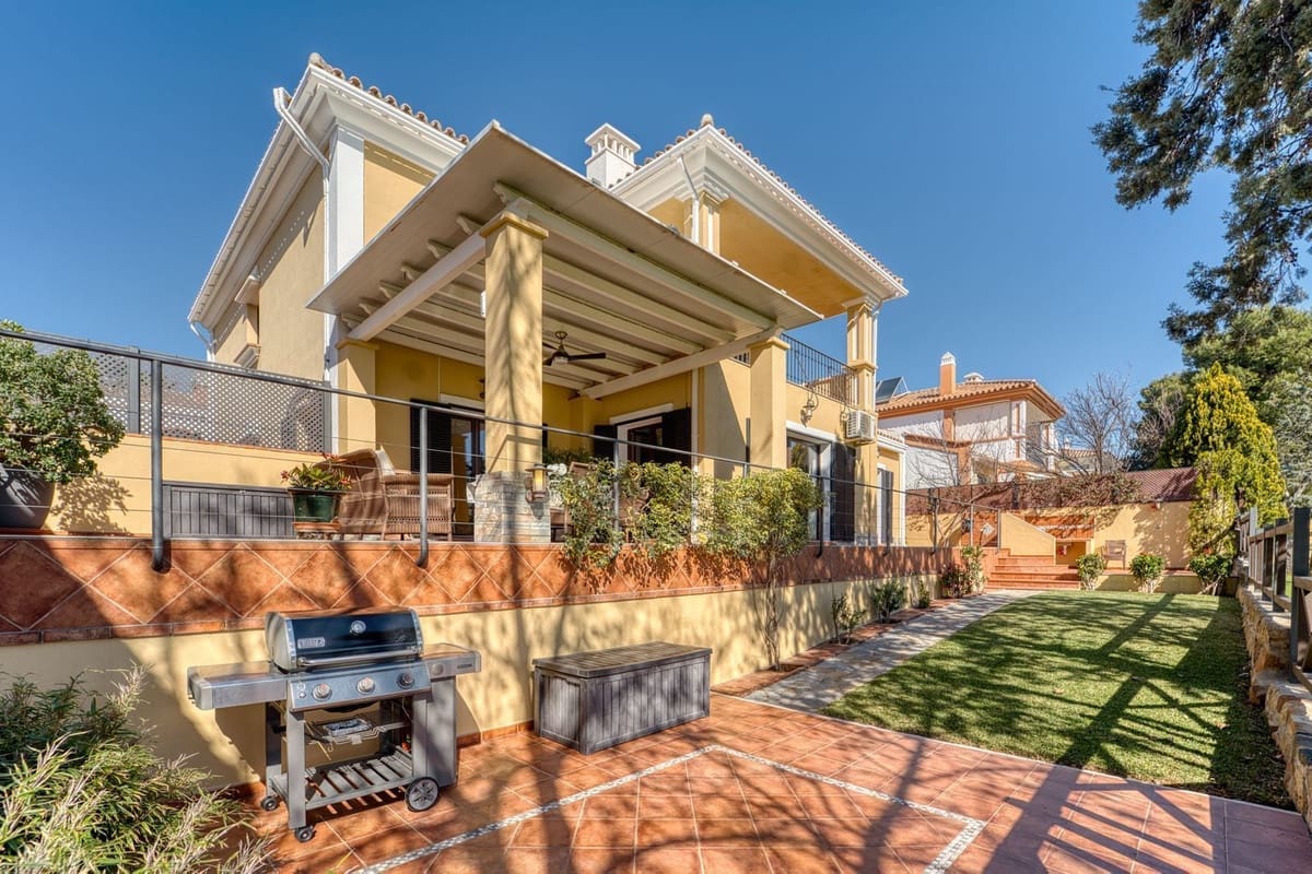 5 sypialnia Willa na sprzedaż w Guadalmina z basenem garażem - 1 580 000 € (Ref: 9688505)