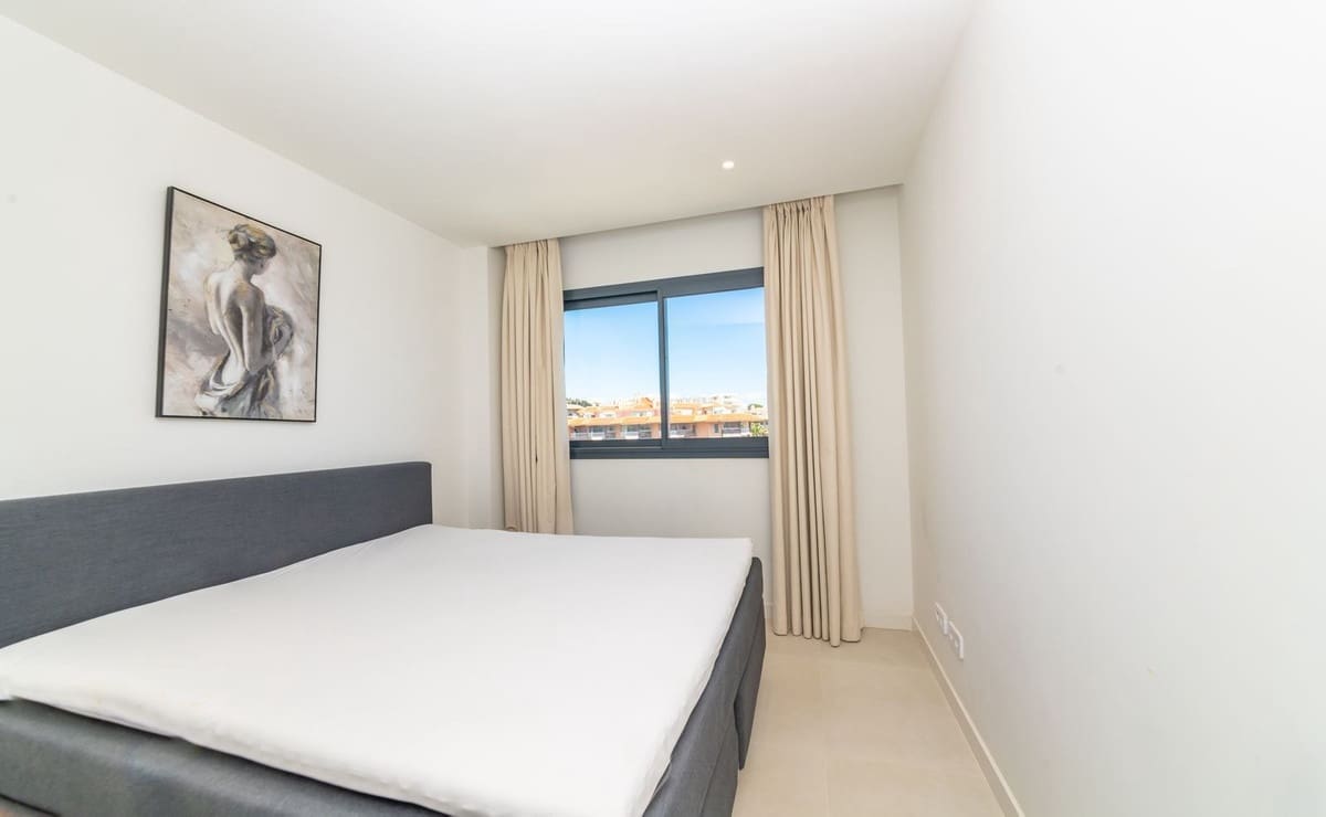 3 soverom Penthouse til salgs i Fuengirola med svømmebasseng garasje - € 925 000 (Ref: 9699292)