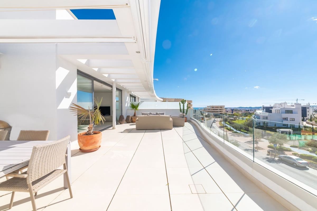 3 soverom Penthouse til salgs i Fuengirola med svømmebasseng garasje - € 925 000 (Ref: 9699292)