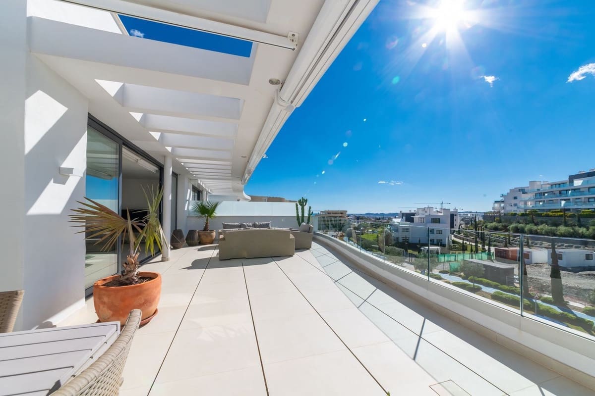 3 soverom Penthouse til salgs i Fuengirola med svømmebasseng garasje - € 925 000 (Ref: 9699292)