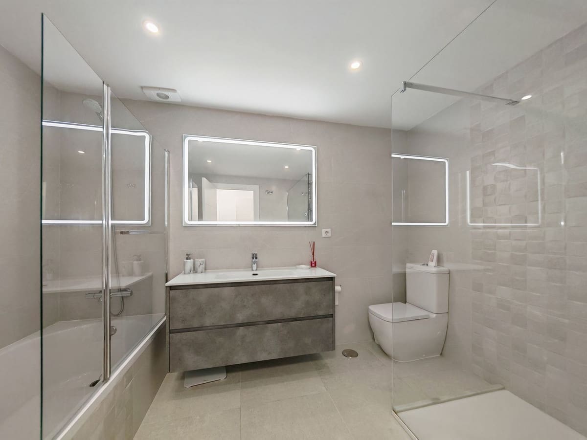 4 soverom Hus til salgs i Riviera del Sol med svømmebasseng garasje - € 649 000 (Ref: 9699890)