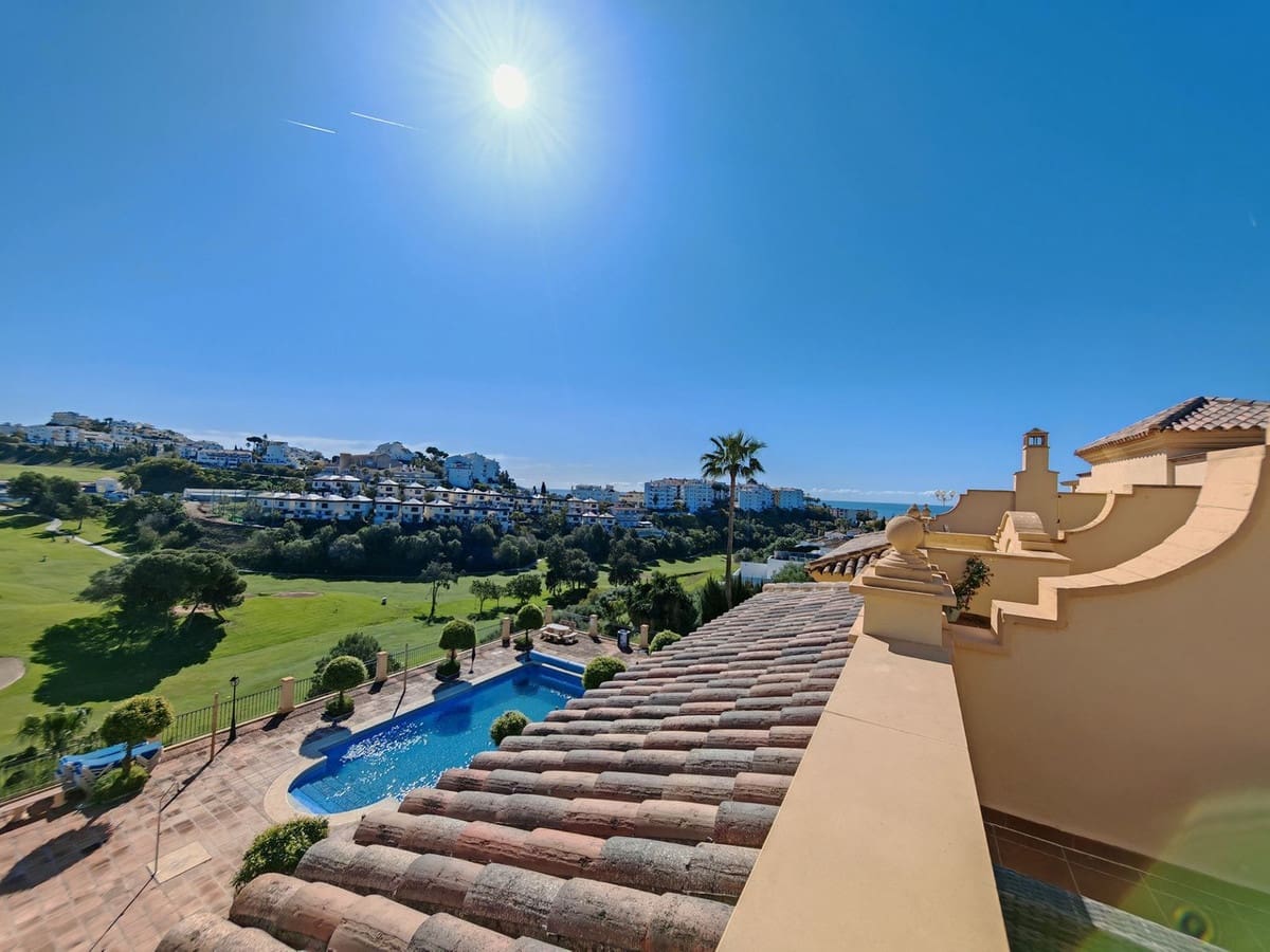 4 soveværelse Byhus til salg i Riviera del Sol med swimmingpool garage - € 649.000 (Ref: 9699890)
