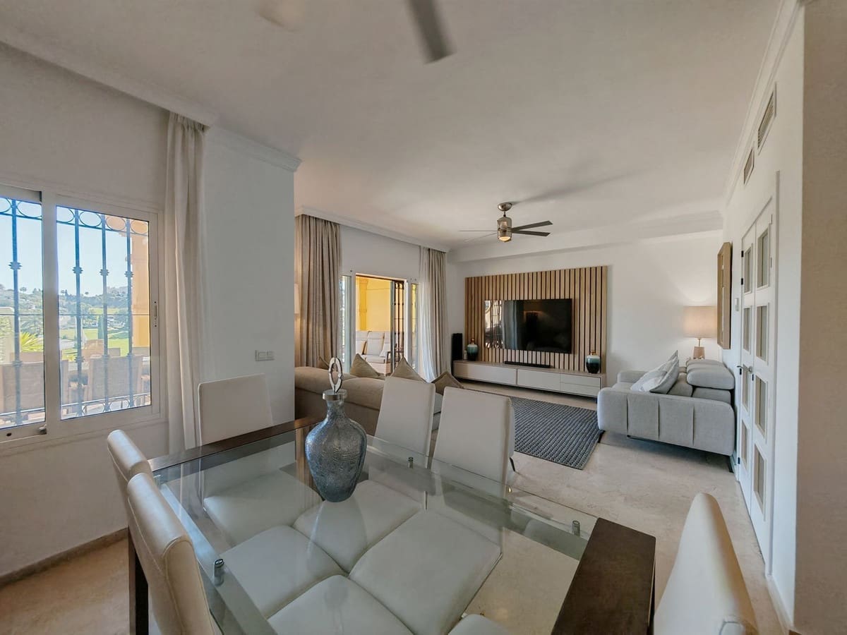 4 soveværelse Byhus til salg i Riviera del Sol med swimmingpool garage - € 649.000 (Ref: 9699890)