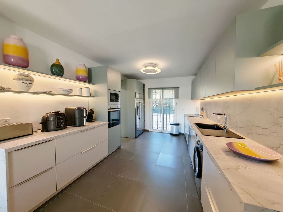 4 soveværelse Byhus til salg i Riviera del Sol med swimmingpool garage - € 649.000 (Ref: 9699890)